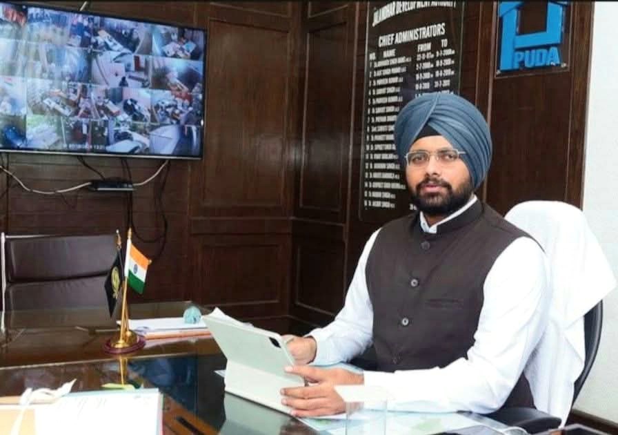 Ban on public and social media display of weapons in the district.